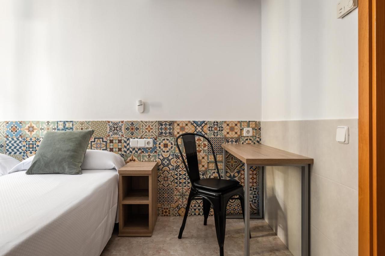 Hostal Baler Barcelona Exterior photo