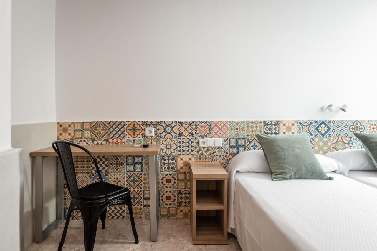 Hostal Baler Barcelona Exterior photo